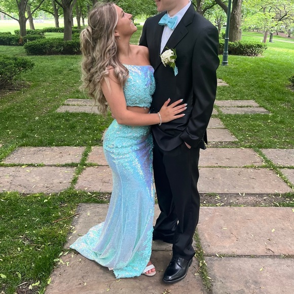 Size 2 Sherri hill prom dress